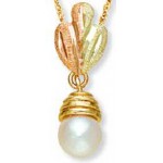 Genuine Pearl Pendant - by Landstroms